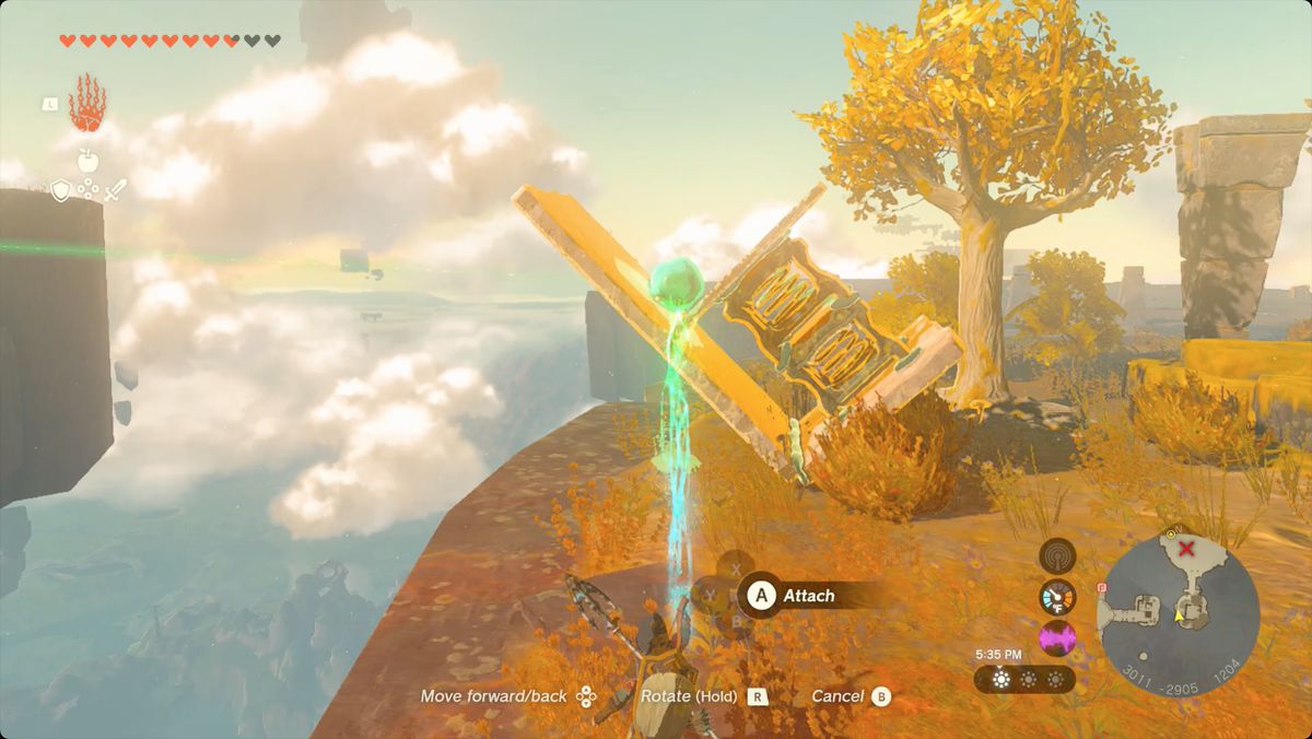 The Legend of Zelda: Tears of the Kingdom Link usa Ultrahand per posizionare il cristallo del cielo di East Necluda su un lanciatore a molla