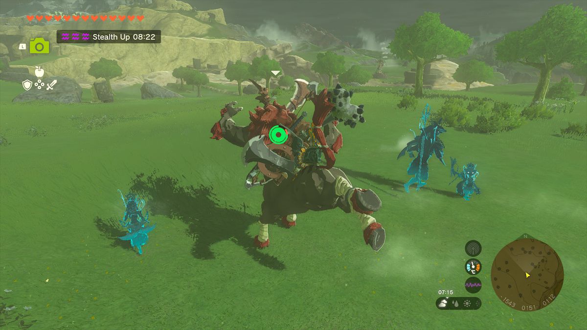 Link monta una Lynel in un campo in Zelda Tears of the Kingdom.