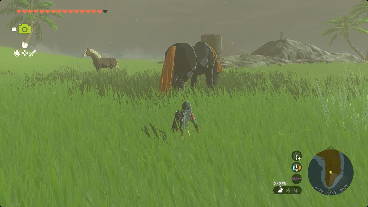 The Legend of Zelda: Tears of the Kingdom Link si avvicina di soppiatto al cavallo gigante di Ganon.