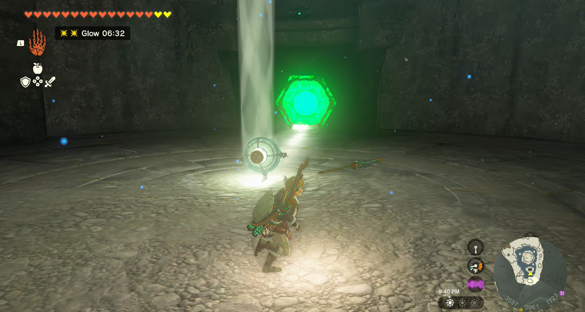 La luce si riflette su un pulsante verde in Zelda: Tears of the Kingdom