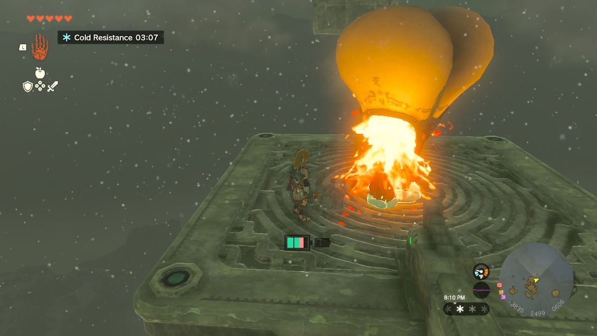 Link fa schiantare un pallone su una piattaforma galleggiante in Zelda Tears of the Kingdom.