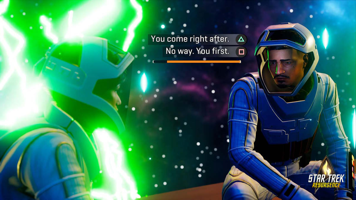 Carter parla con un membro dell'equipaggio con un'aura verde brillante simile a un lampo che la circonda in Star Trek Resurgence