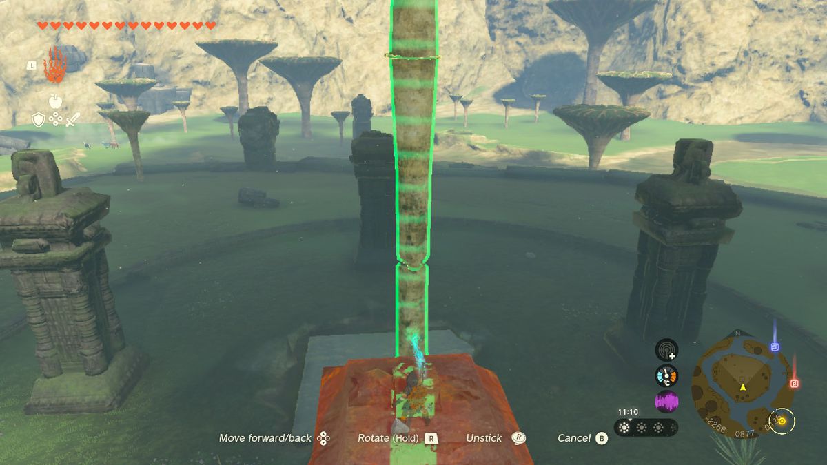 Link usa Ultrahand per creare un registro davvero grande mentre cerca l'armatura del risveglio in Zelda Tears of the Kingdom.