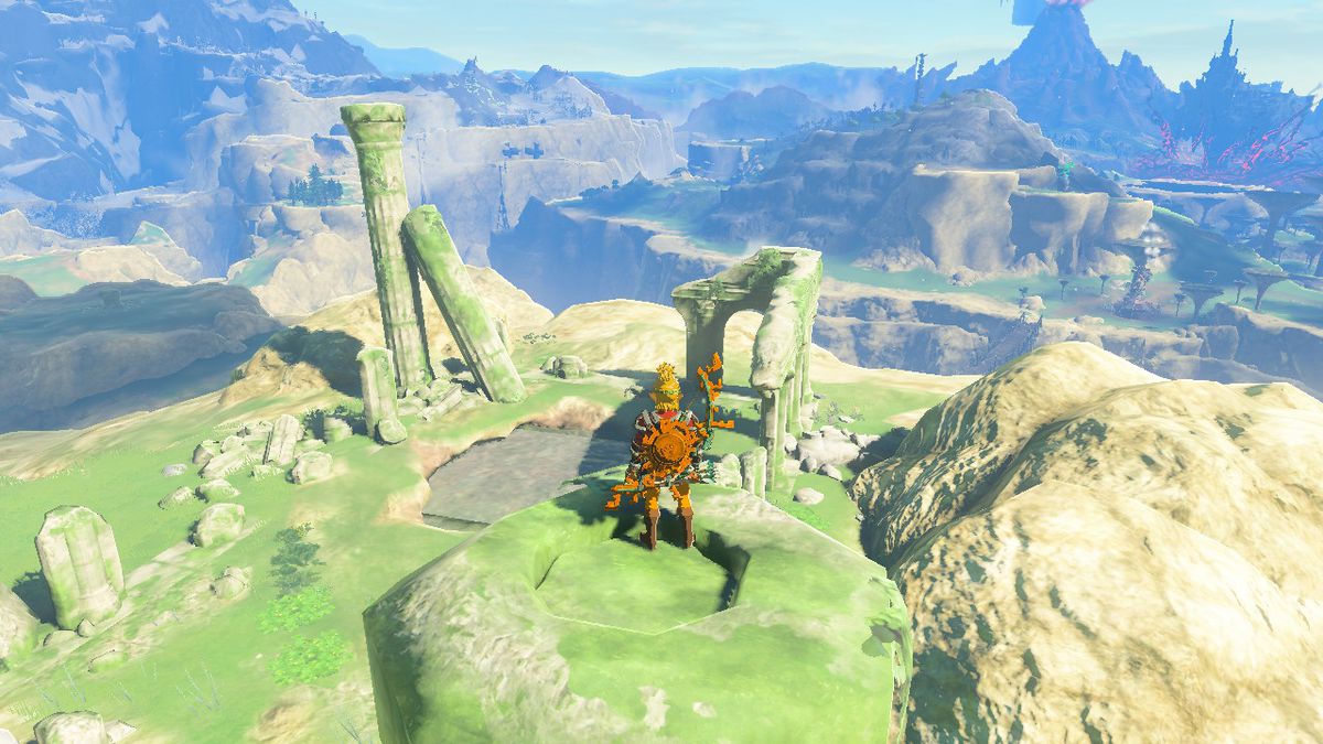 Link si trova in cima a un pilastro erboso mentre cerca l'armatura del risveglio in Zelda Tears of the Kingdom.