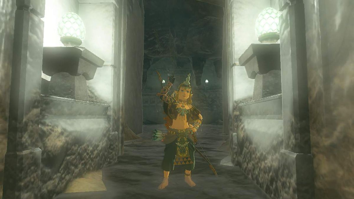Link indossa l'armatura caricata mentre si trova in un corridoio illuminato in Zelda Tears of the Kingdom.
