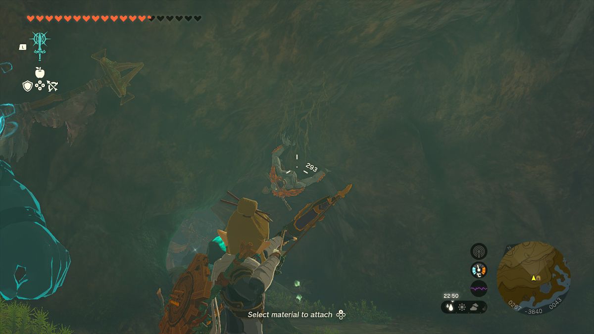 Link spara a un horriblin d'argento in una grotta in Zelda Tears of the Kingdom.