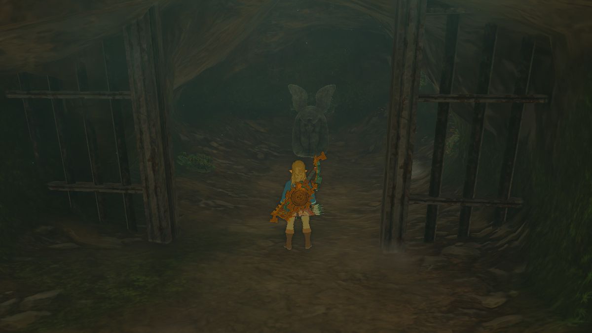 Link guardando la statua maledetta in Zelda: TOTK
