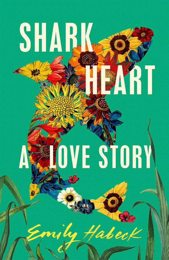 Cover art per Shark Heart: A Love Story di Emily Habeck.  È una copertura verde chiaro, con uno squalo fatto di fiori.