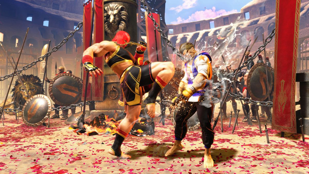 Marisa inginocchia Luke in faccia sul palco di un colosseo romano di Street Fighter 6