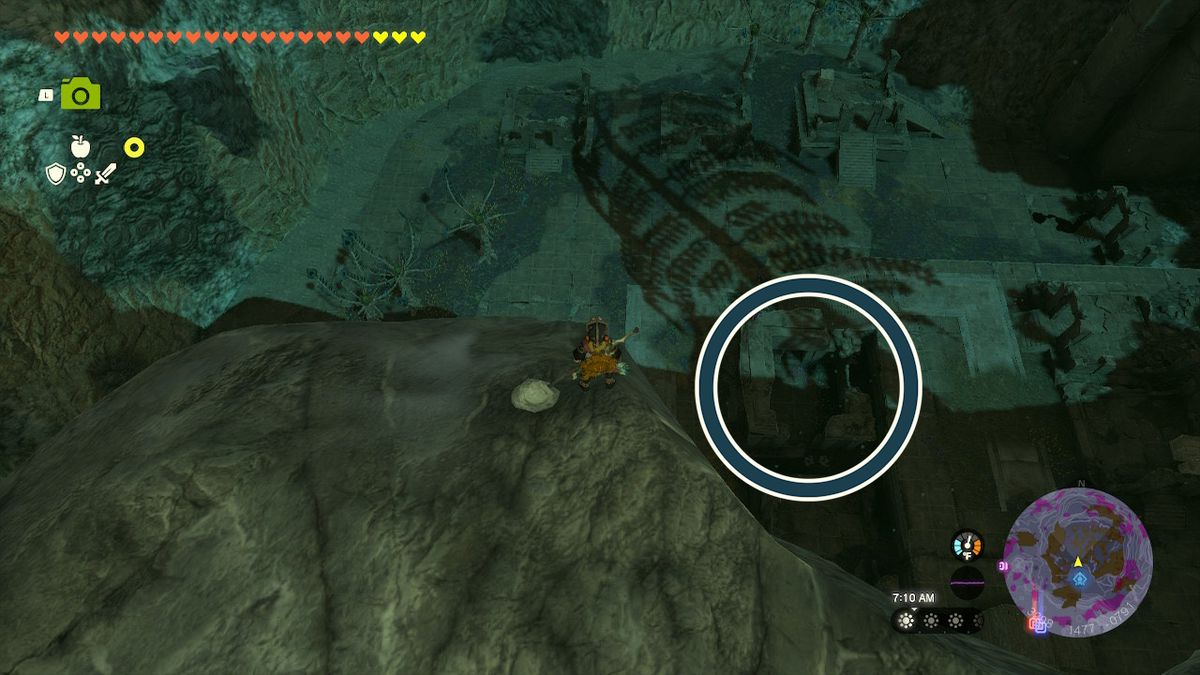 Link apre una cassa contenente la Tunica del Crepuscolo in Zelda Tears of the Kingdom.