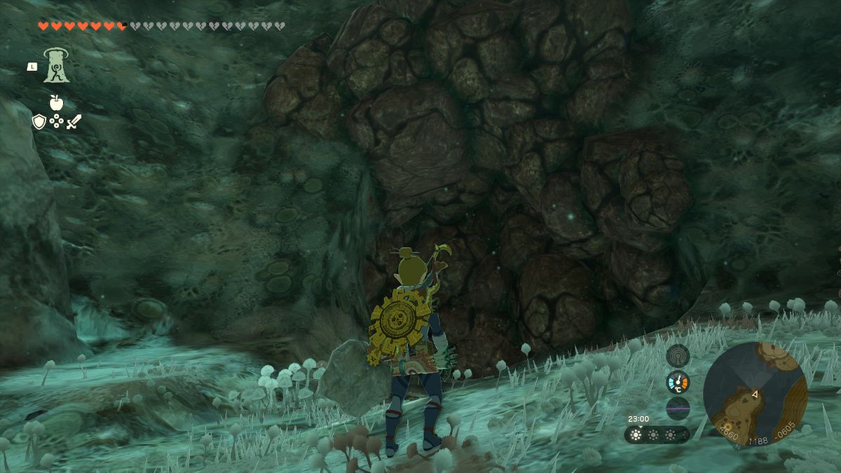 Link si trova accanto a un muro di rocce che può sgretolarsi in Zelda Tears of the Kingdom.