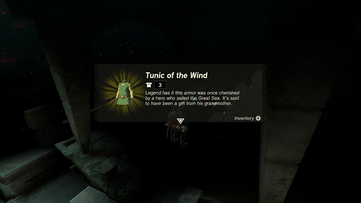 Link apre una cassa contenente la tunica del vento, parte dell'armatura del vento, nelle profondità di Zelda Tears of the Kingdom.