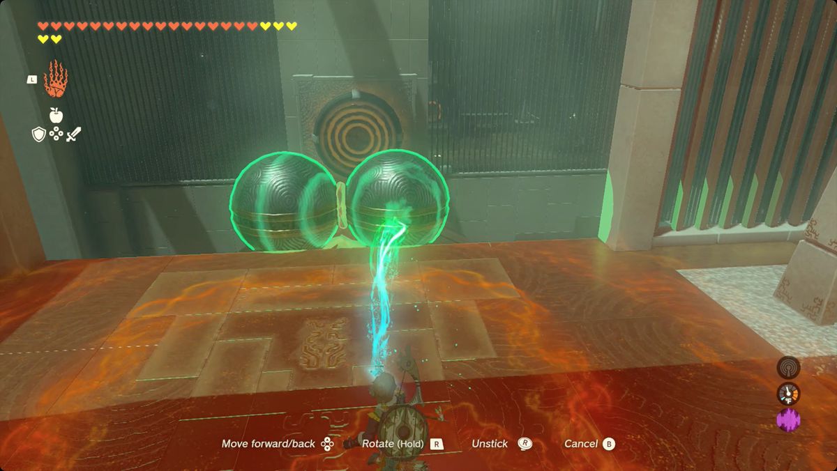 The Legend of Zelda: Tears of the Kingdom Link usa Ultrahand per far rotolare un paio di palline a forma di manubrio giù per una rampa nel Santuario di Iun-orok.
