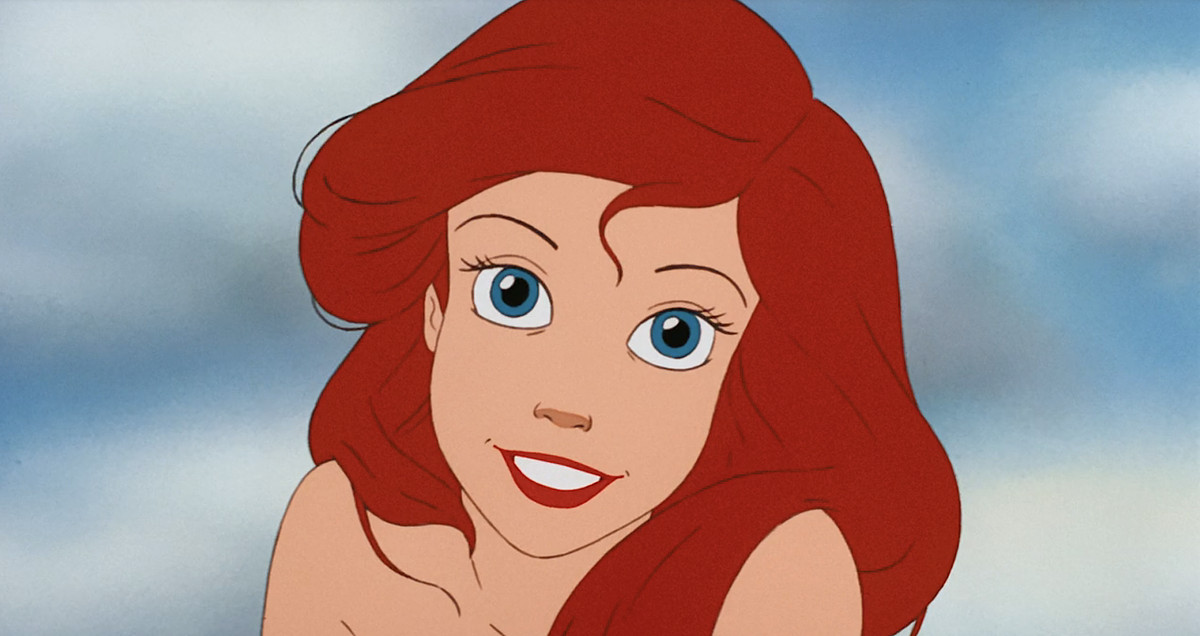 Ariel sorride direttamente alla telecamera in un primo piano dell'animazione La sirenetta del 1989