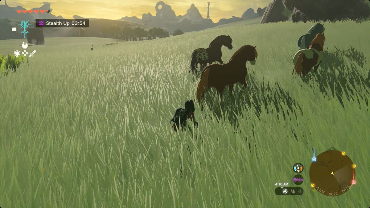 The Legend of Zelda: Tears of the Kingdom Link si avvicina furtivamente a un branco di cavalli selvaggi