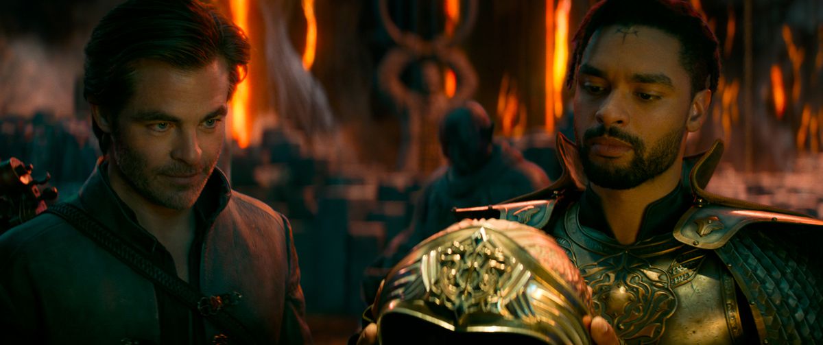 Chris Pine interpreta Edgin e Regé-Jean Page interpreta Xenk in Dungeons & Dragons: L'onore tra i ladri della Paramount Pictures.