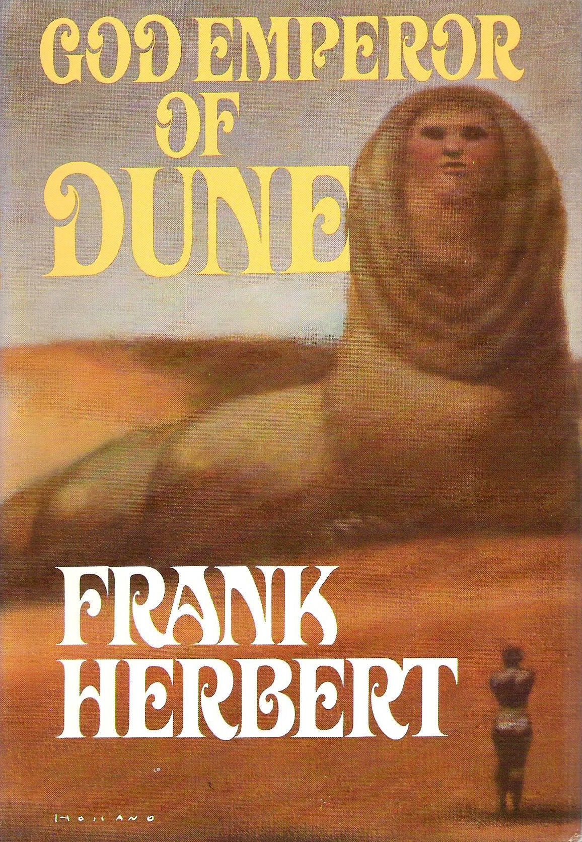 Una copertina del libro God Emperor of Dune, con un gigantesco verme della sabbia dal volto umano seduto nel deserto, una minuscola figura umana stagliata davanti ad esso, in piedi e di fronte ad esso