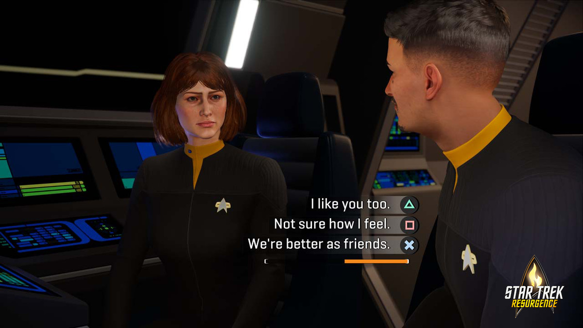 Carter parla con un membro dell'equipaggio mentre è al suo terminale, e una richiesta di scelta arriva con i pulsanti PlayStation in Star Trek Resurgence