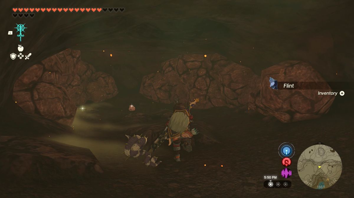 Link corre verso alcuni massi che bloccano la porta di una caverna nella grotta del lago Intenoch verso il santuario di Moshapin in Zelda: Tears of the Kingdom