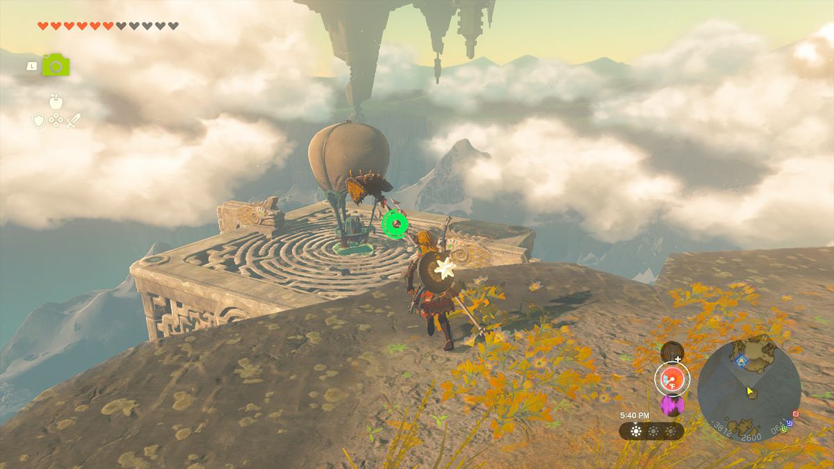 Link si dirige verso una mongolfiera per continuare ad attraversare le isole dell'arcipelago in Zelda: Tears of the Kingdom