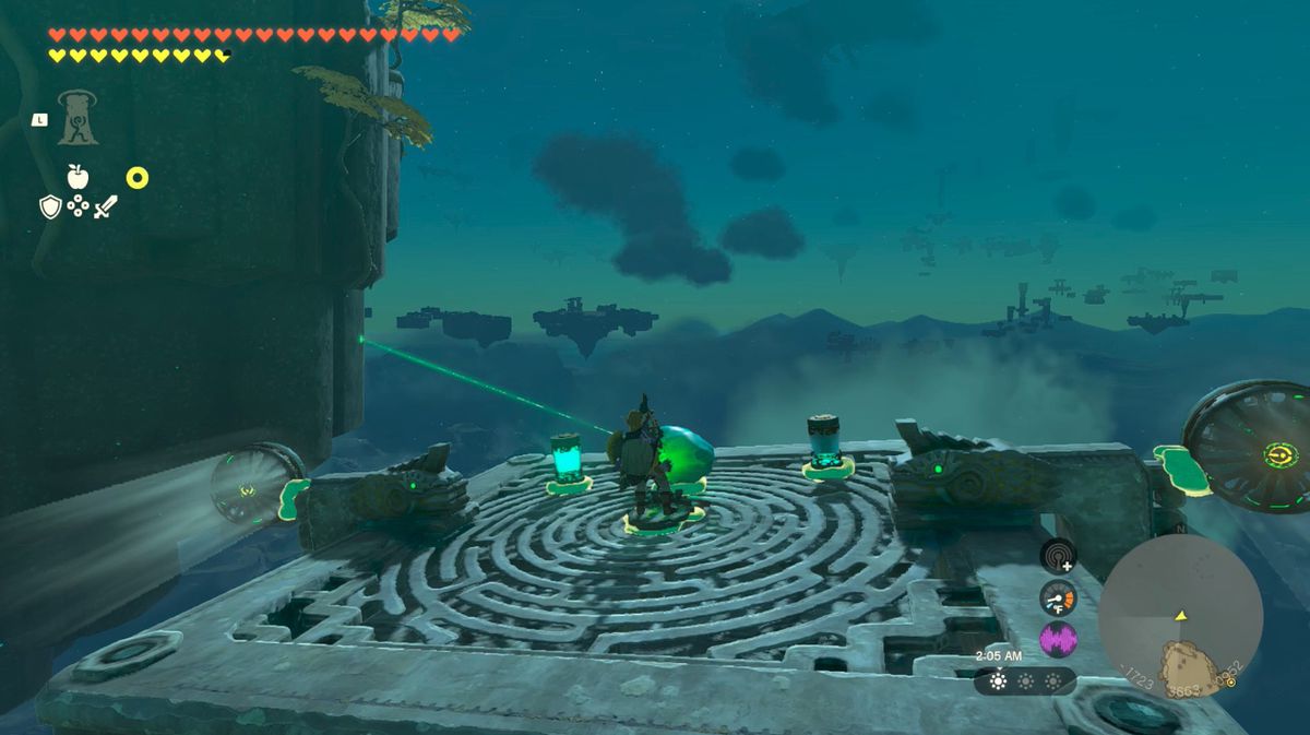 Link consegna il cristallo del Taninoud Shrine all'East Hebra Sky Archipelago in Zelda: Tears of the Kingdom