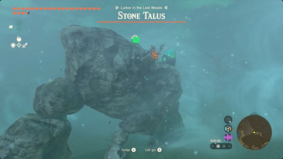 The Legend of Zelda: Tears of the Kingdom Link si arrampica su uno Stone Talus con un cristallo del santuario incastonato nella sua testa