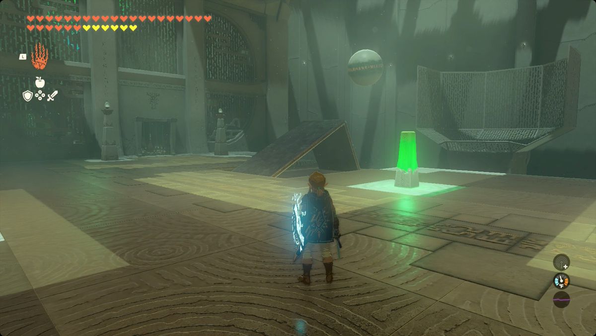 The Legend of Zelda: Tears of the Kingdom Link usa una rampa costruita con pannelli di metallo per lanciare una palla nel Ren-iz Shrine.