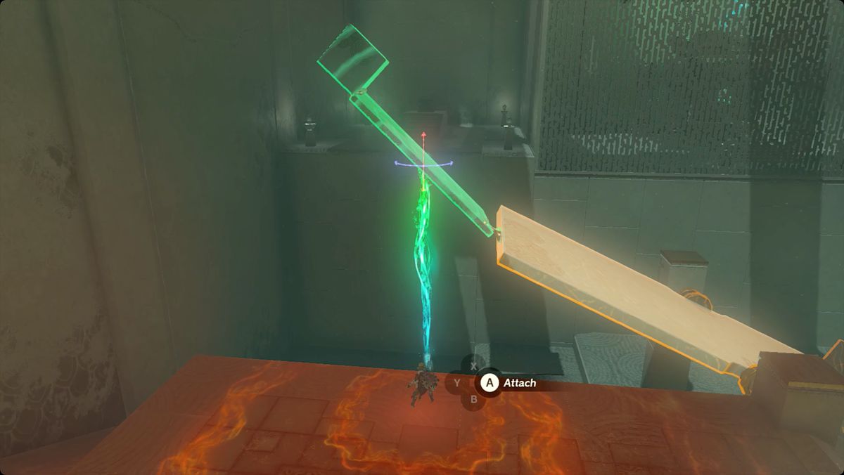 The Legend of Zelda: Tears of the Kingdom Link che attacca un pannello e un cubo di metallo all'estremità di un'altalena nel Santuario di Rotsumamu