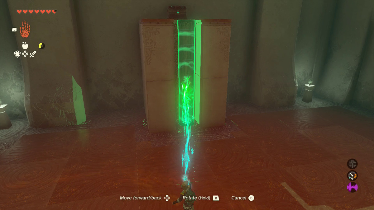 Usando Ultrahand, Link tiene in equilibrio un tronco in una zolla su una piattaforma con sopra uno scrigno del tesoro