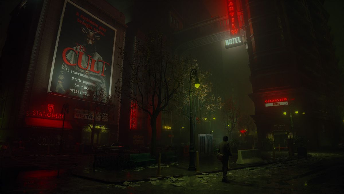 Alan Wake cammina in una città buia circondato dai cartelloni pubblicitari di un film horror intitolato 