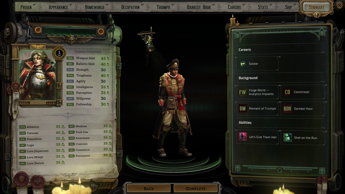 La schermata di creazione del personaggio per Rogue Trader, che mostra un veterano imperiale pronto per la sua nuova missione.